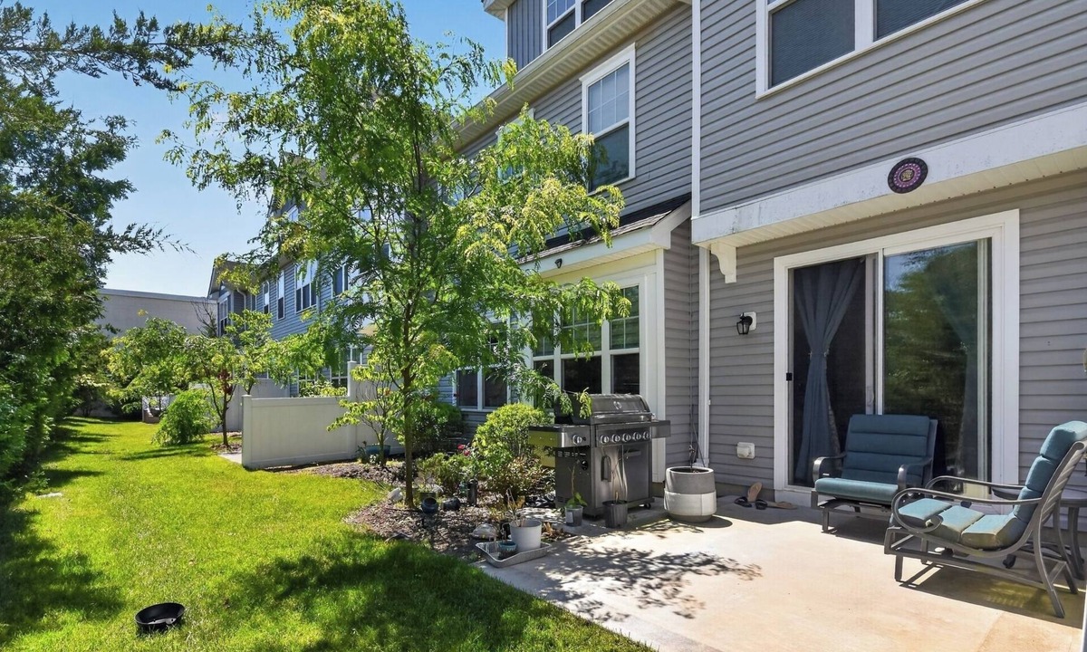 Highland Park Condo | FIFA World Cup 2026 Stay Spacious 3BR/3BA Condo 5-Min Access to Train Station