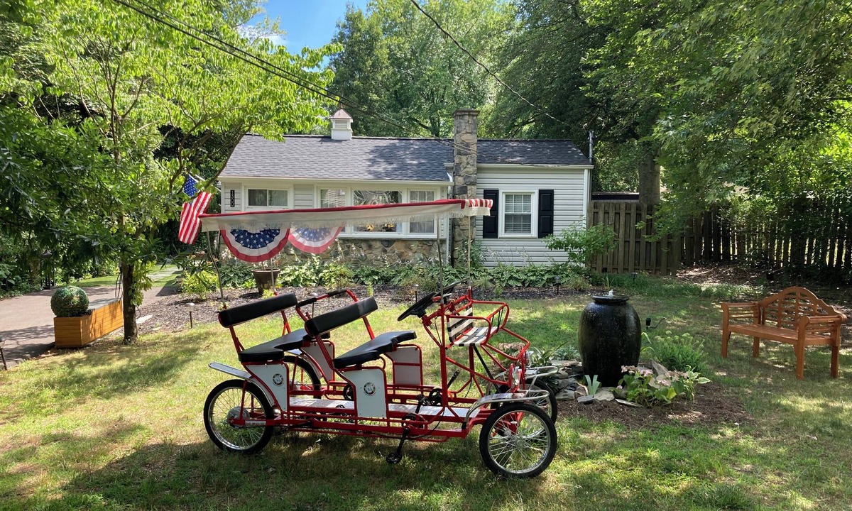 Cape Saint Claire Cottage | Firefly Cottage at the Cape, Hot Tub, Community beach, Boat Show, USNA games.