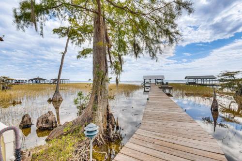 Lake Waccamaw House | Fish, Swim & Grill: Lakefront Carolina Home!