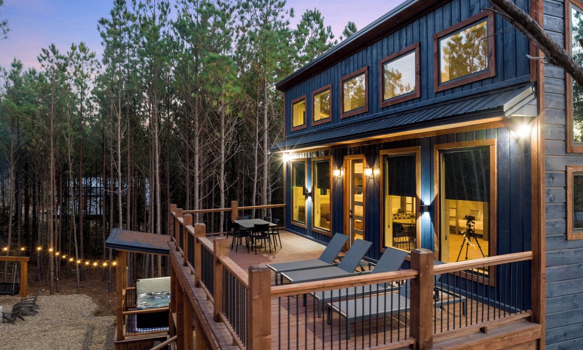 Pickens Cabin | Fore Sight Golf Simulator, Games, Play-Set, Pets, Tee It Up