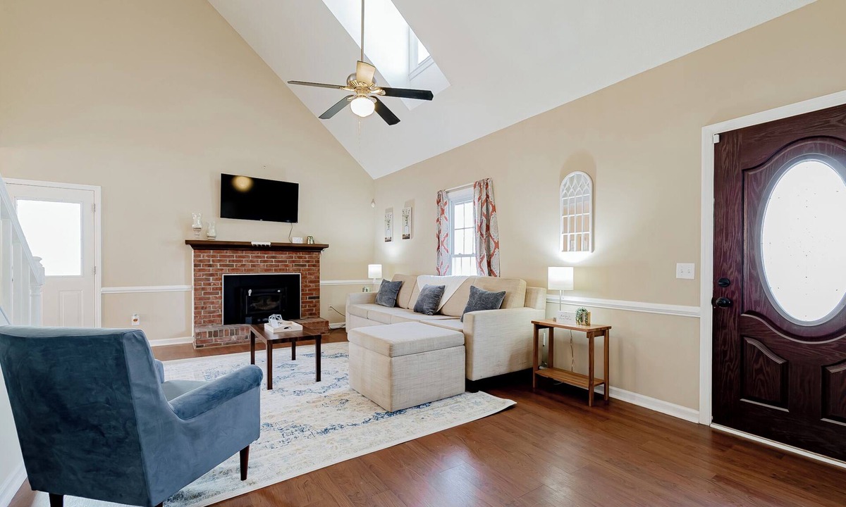 Hopkins House | Fort Jackson Stay at the Breeze on Inn