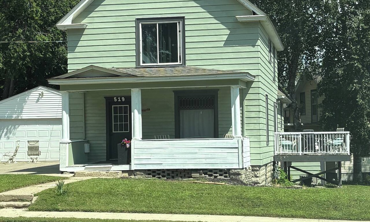 Albert Lea House | Fountain Blue-Beachside