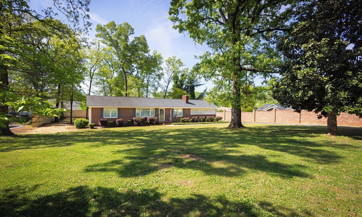 Arcadia House | Four bedroom home minutes from downtown Spartanburg-outdoor patio and grill