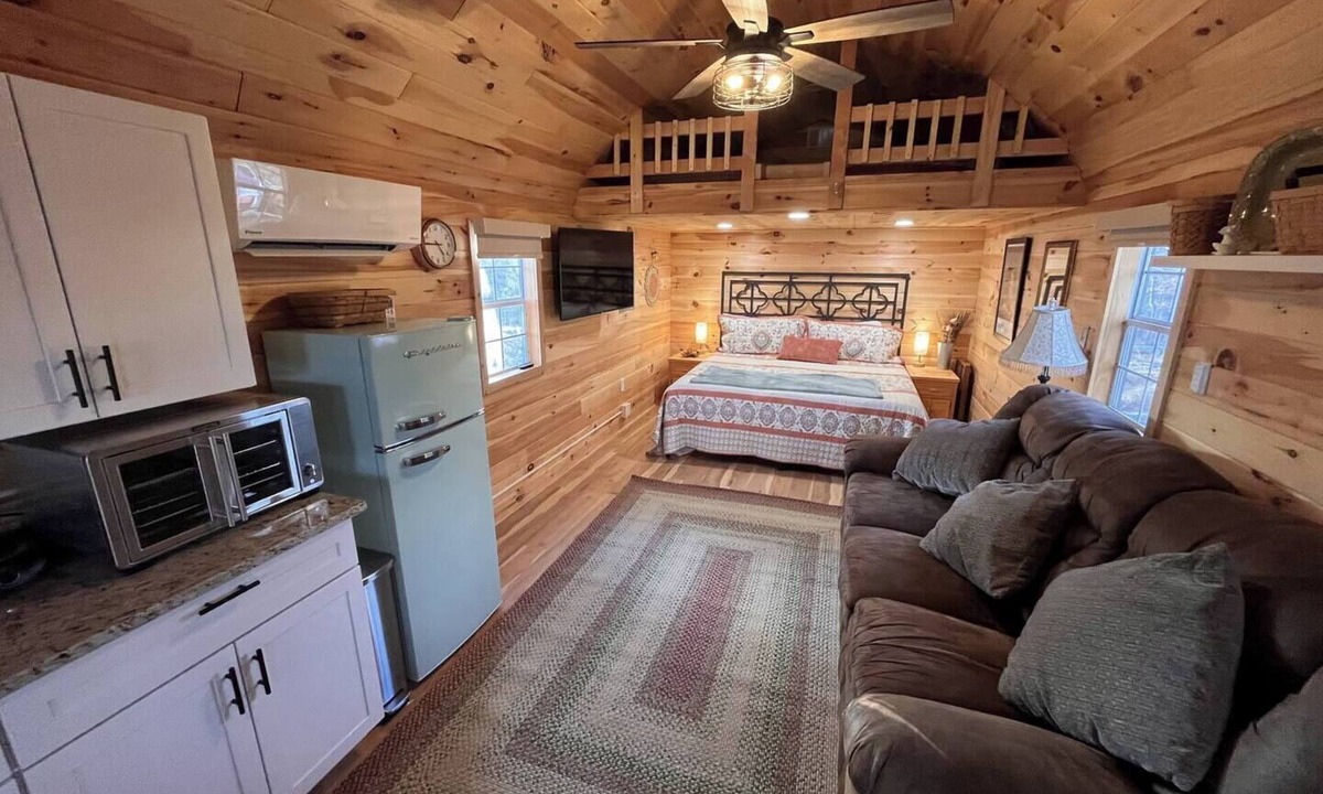 Berkeley Springs Cabin | Fox Burrow @ Timber Ridge Retreat