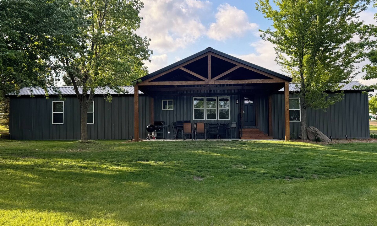 The Lakes Cabin | Fox Lake Escape- Peaceful Cabin for Outdoor Enthusiasts