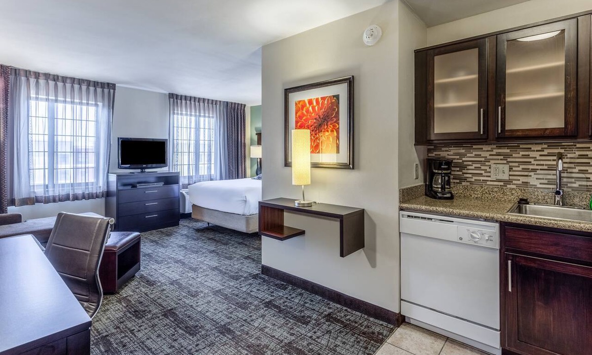 Davenport Apartment | Free Breakfast, Free Wi-Fi, Indoor Pool | Great Studio Suite