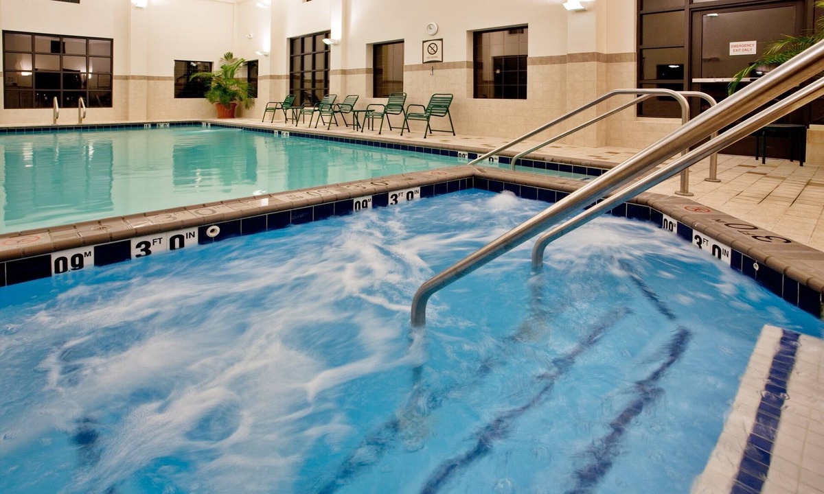 Chesapeake Apartment | Free Breakfast. Indoor Pool & Hot Tub. Great for Business Travelers!