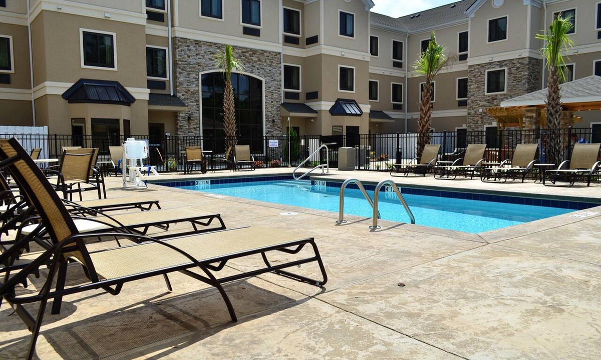 Jacksonville Condo | Free Breakfast. Outdoor Pool. Shared BBQ. Close to Camp Johnson & Camp Gelger.