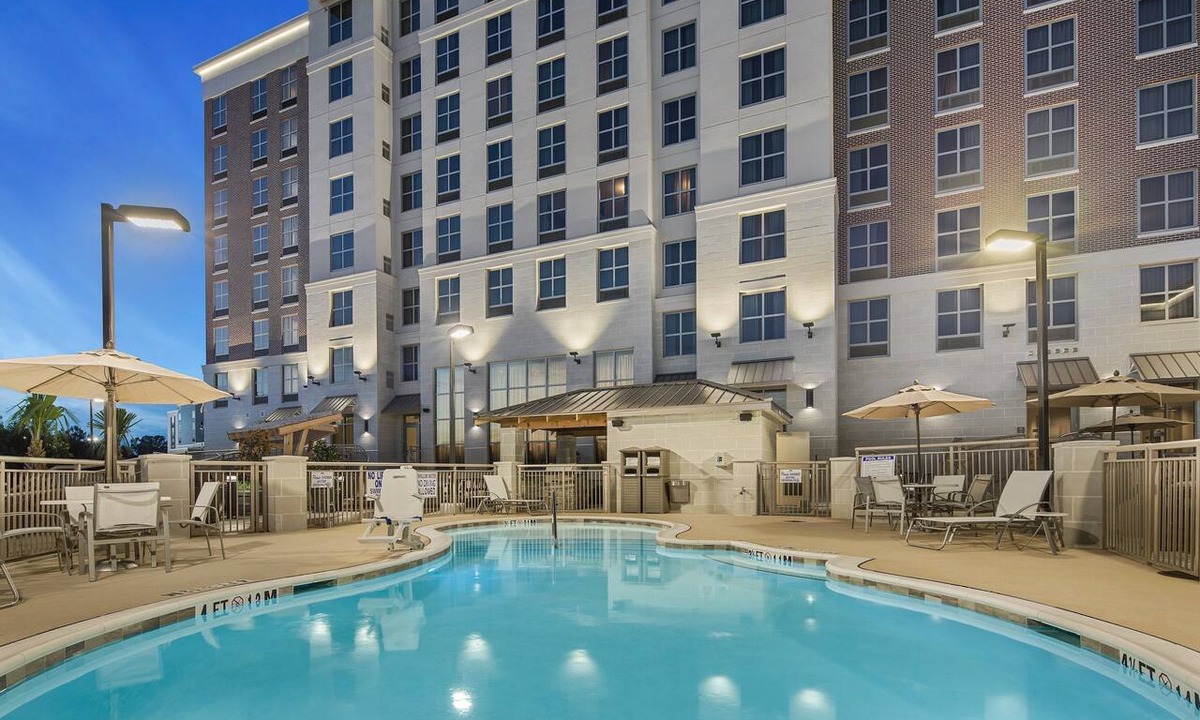 Florence Apartment | Free Breakfast + Outdoor Pool | Explore the Nascar Hall of Fame