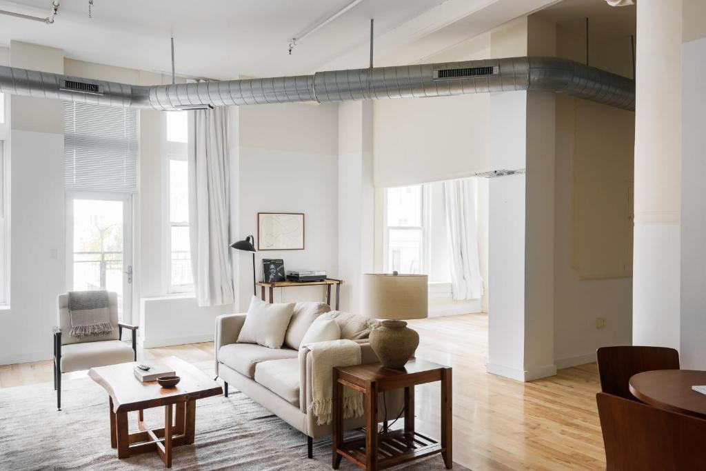Downtown St. Louis Apartment | FRONTDESK Open 2BR near the Enterprise Center