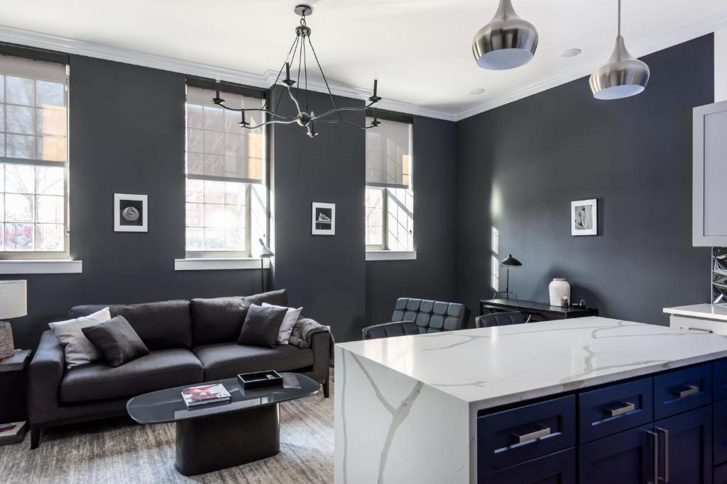Near Southside Apartment | FRONTDESK Revitalized 1 BR Apt near City Museum