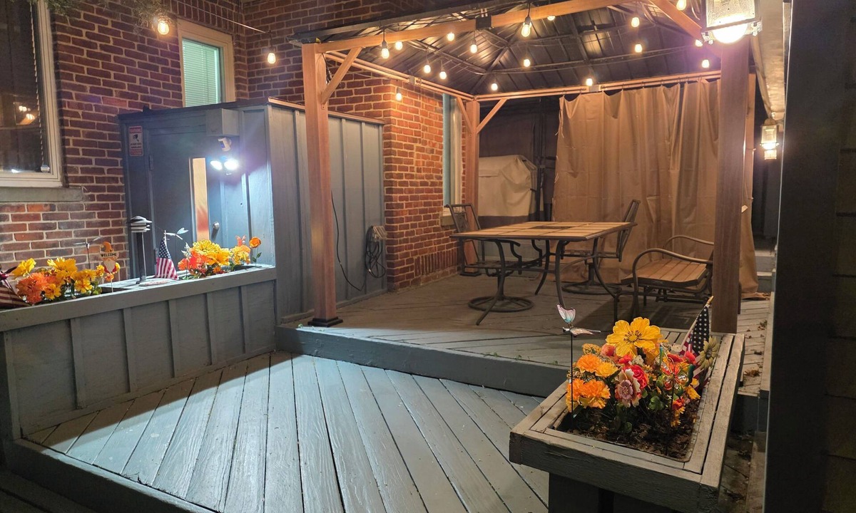 Woodbridge Apartment | Full Apartment in Woodbridge walk to NJ Transit Train/Bus - World Cup- w Patio