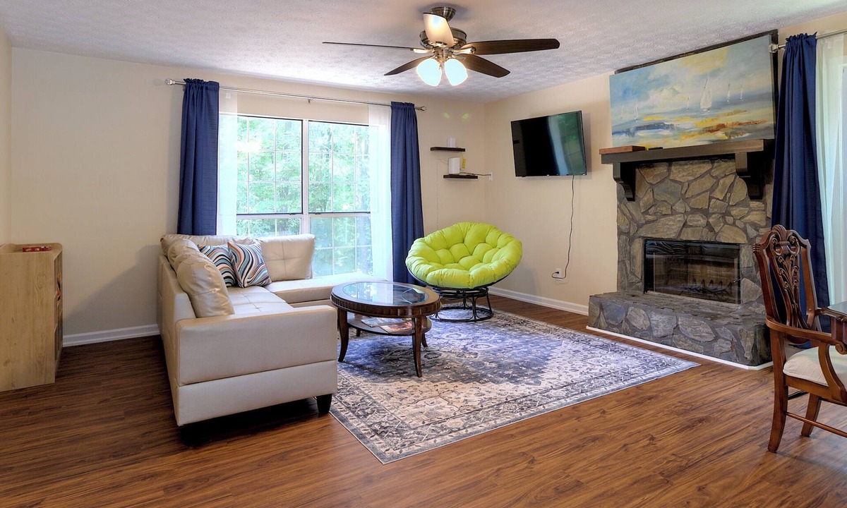 Cartersville House | Full Kitchen, Backyard, Ping Pong, Desk and Patio - Family Retreat at LakePoint