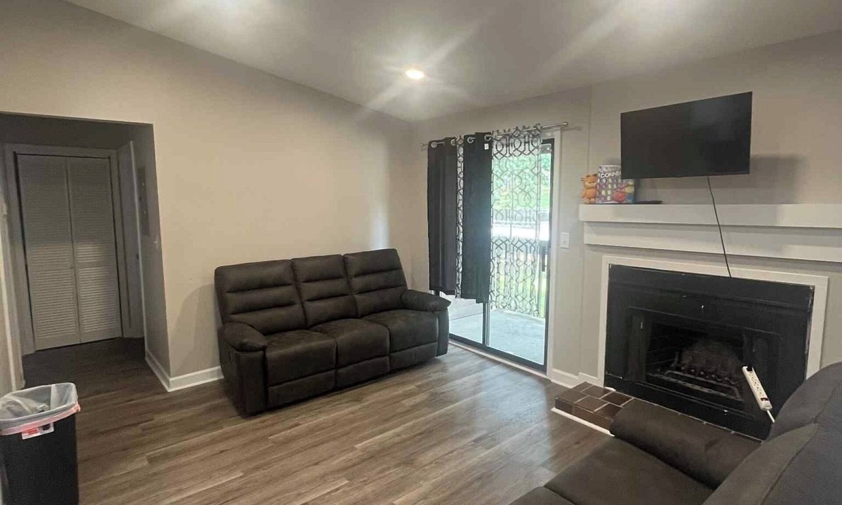 Huntsville Apartment | Fully renovated and Spacious 2-bedroom and 1 bathroom apartment.
