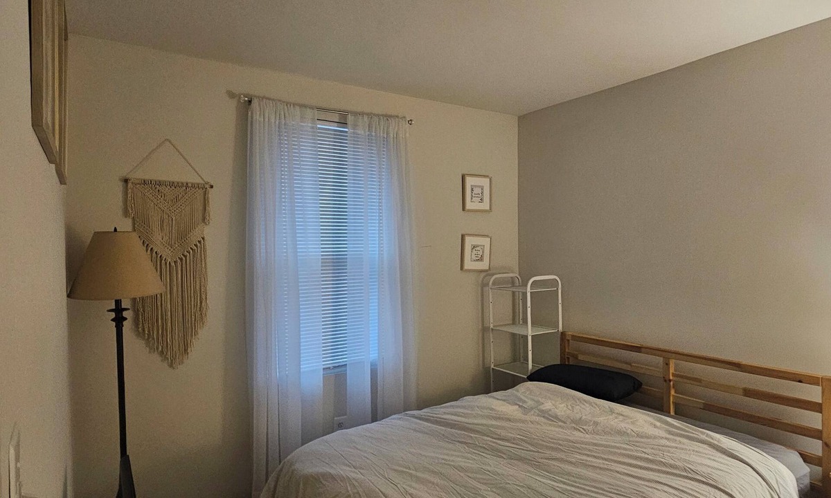 North East House | Furnished Private Room Near Union Hospital and Cecil College
