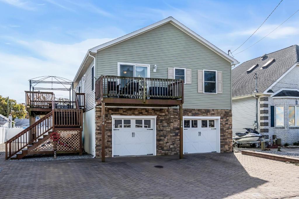 Ocean Gate House | Game Room, Kayaks, Steps to the Ocean!