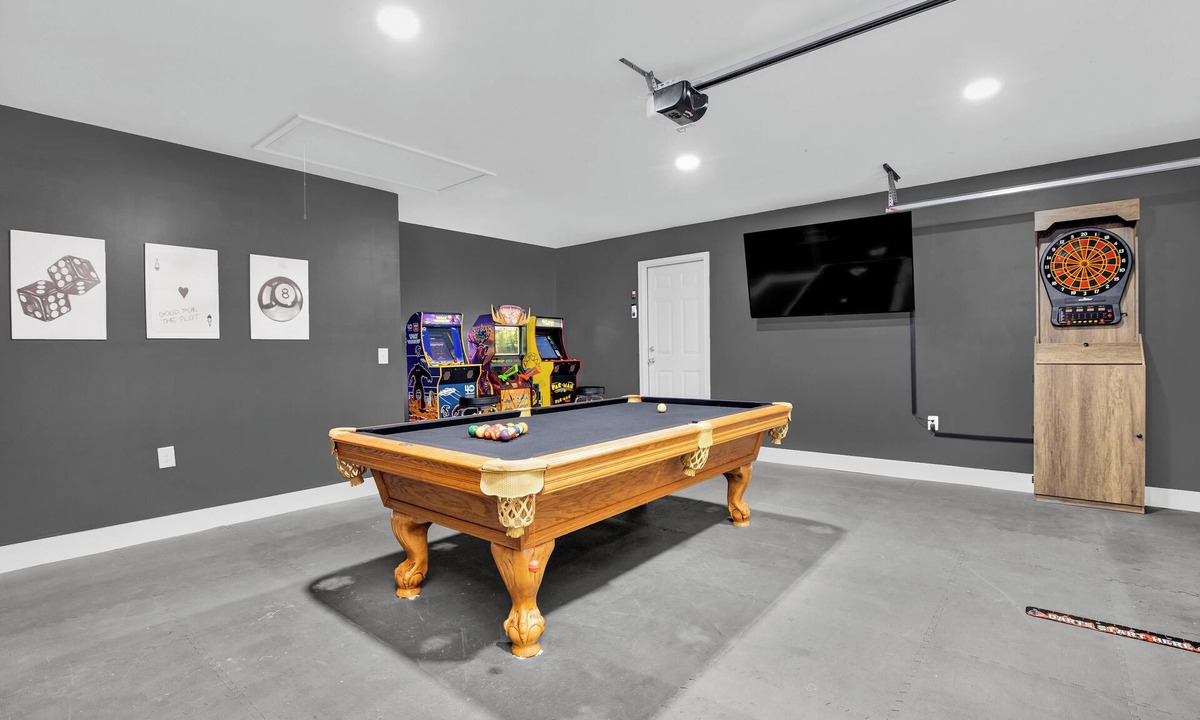 Wetumpka House | Game Room - Wind Creek Casino- RTJ Golf - 3 Beds - 2 Bath