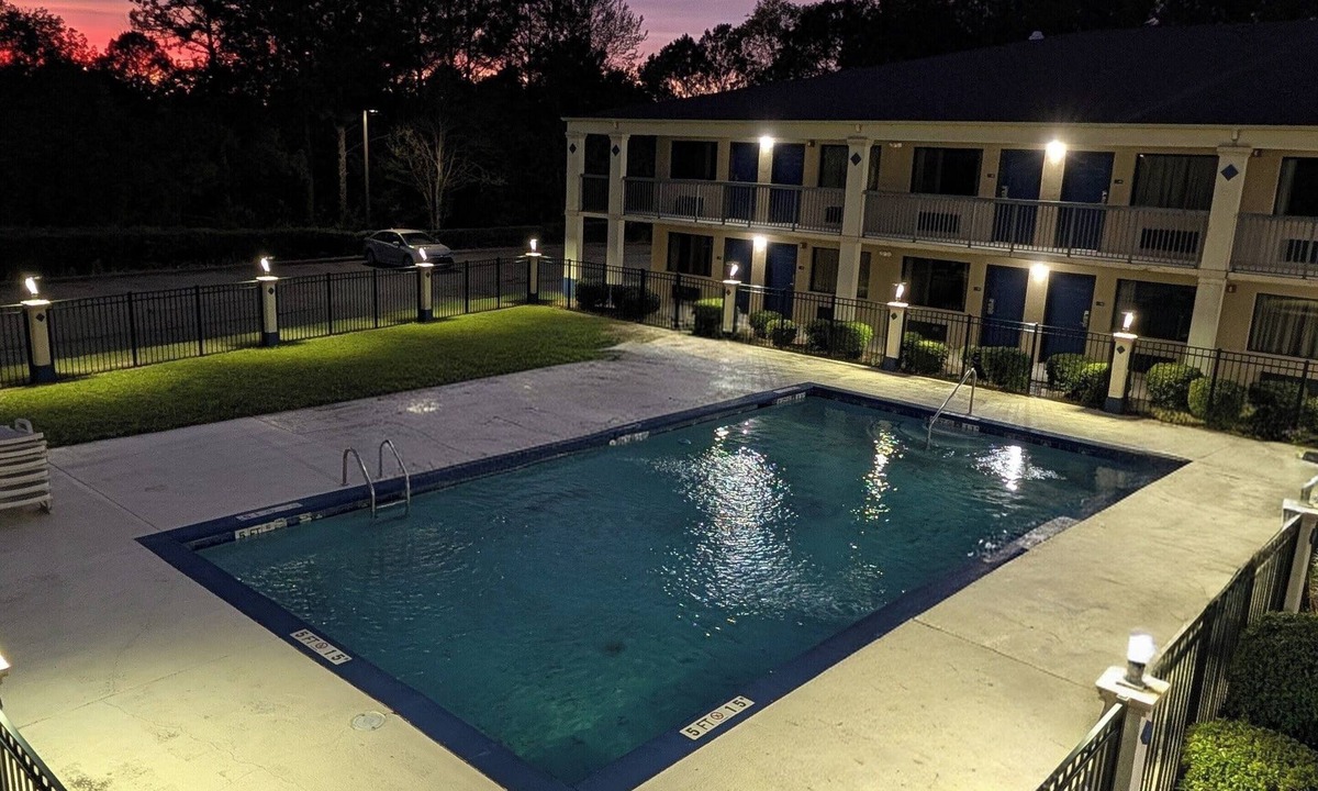 Adairsville Hotel | Garden Inn Adairsville