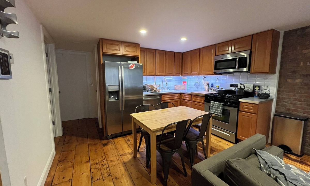 The Waterfront Apartment | Garden level 2-bedroom apartment in the heart of Hamilton Park Jersey City