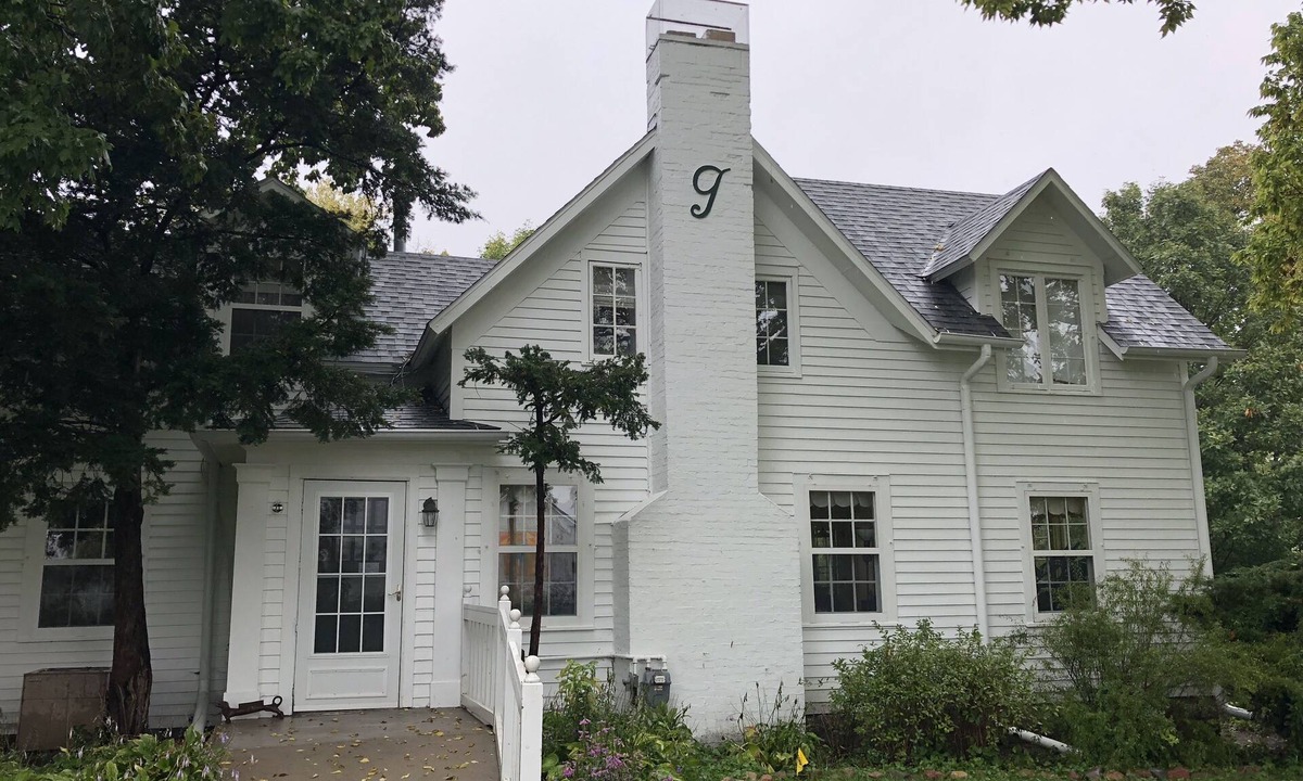 Coon Rapids House | Garden Terrace Room in the Historic Garst Farmhouse at Whiterock Conservancy