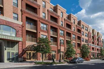Lyon Park Apartment | Garfield Park, 925 N Garfield St in Northern Virginia