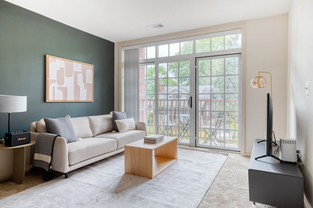 Lyon Park Apartment | Garfield Park, 925 N Garfield St in Northern Virginia