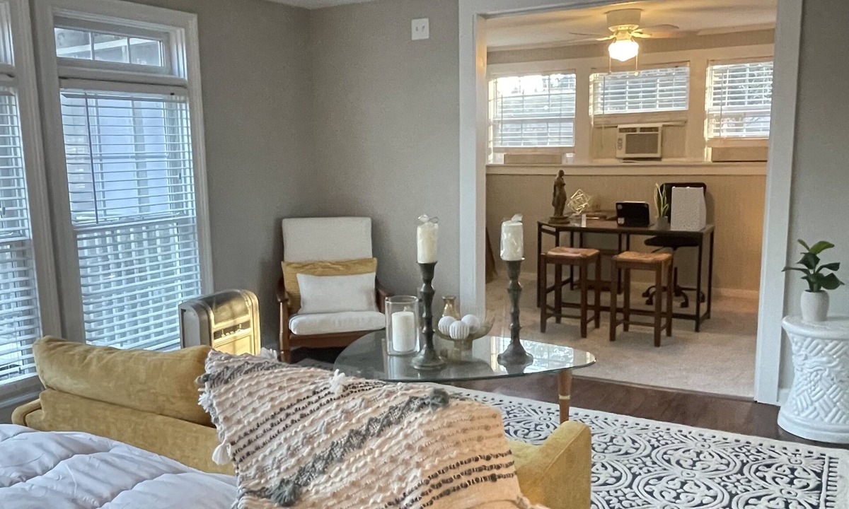 Calhoun House | Get comfy and cozy in this cute cottage in Calhoun!