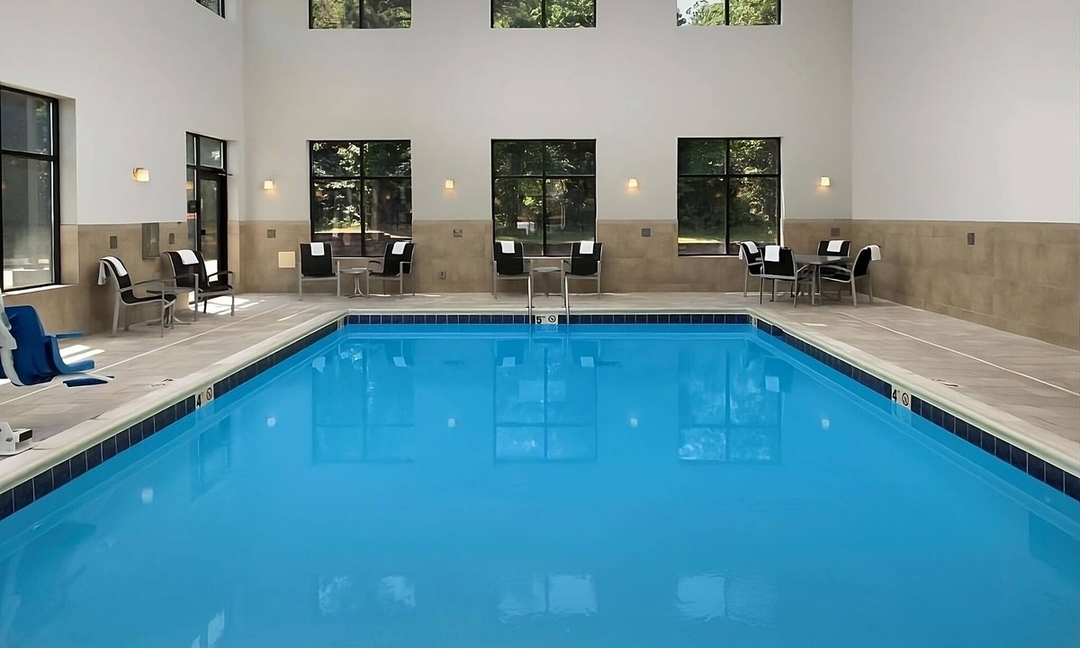 Athens Hotel | Get Ready for Blissful Getaway! 3 Relaxing Units, Indoor Pool, Free Breakfast!