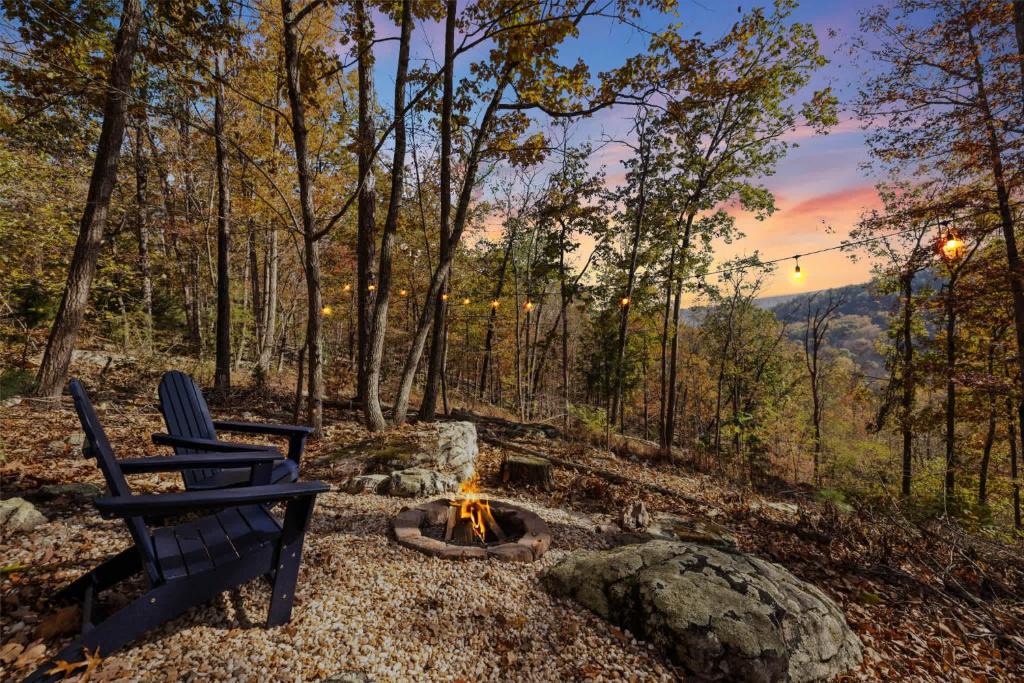 Wardensville House | Glamping dome w deck & views
