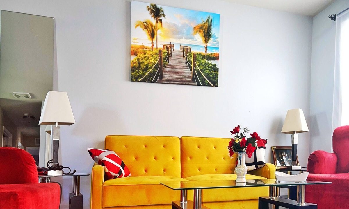 Glen Burnie House | Glen Burnie Haven: Your Tranquil Home Away from Home
