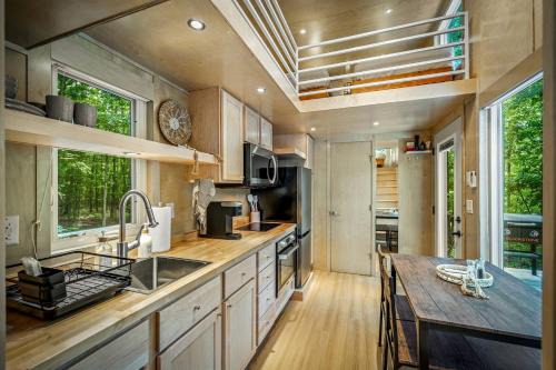 Mentone House | Glorious Lofted Container with Luxurious Indoor and Outdoor Spaces in Alabama