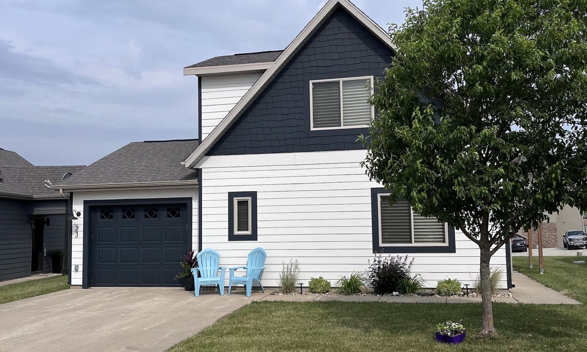 Spirit Lake Cabin | GOLF CART, VIEW & FIREPLACE! Perfect Family Getaway! Bridges Bay Cabin