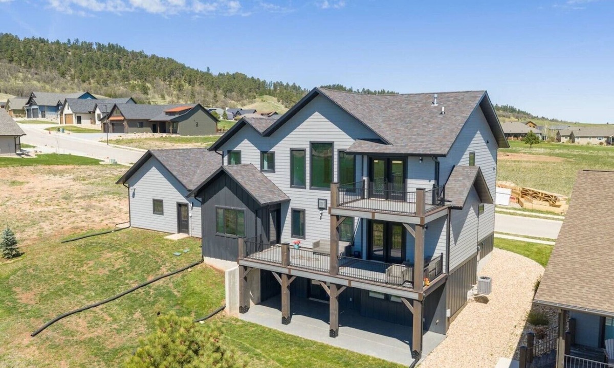 Spearfish House | Golf Course, Hot Tub, Arcade + Sauna