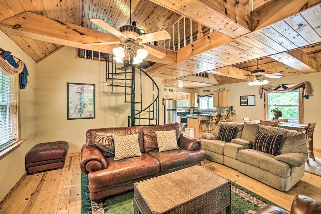 Guntersville House | Golfer's Retreat at Kudzu Cove Cabins Resort