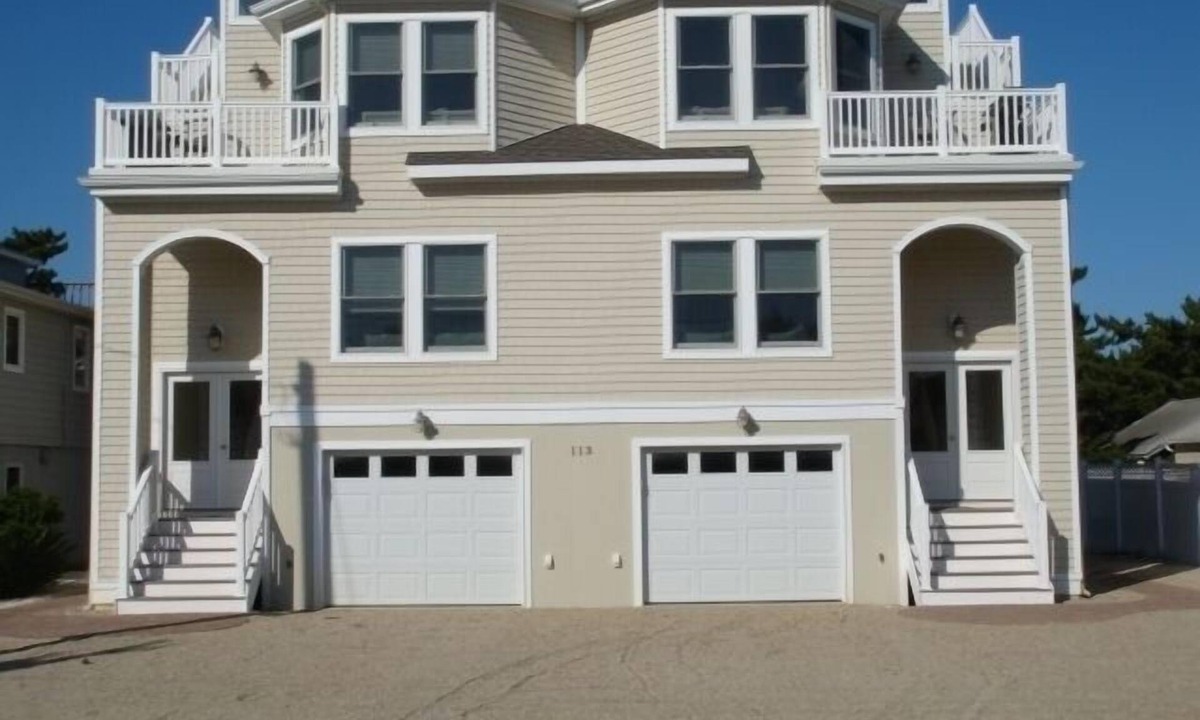 North Beach Haven House | GOOD WEEKS STILL OPEN 6 Houses to Beach Pingpong,Foosball,Beach badges & chairs
