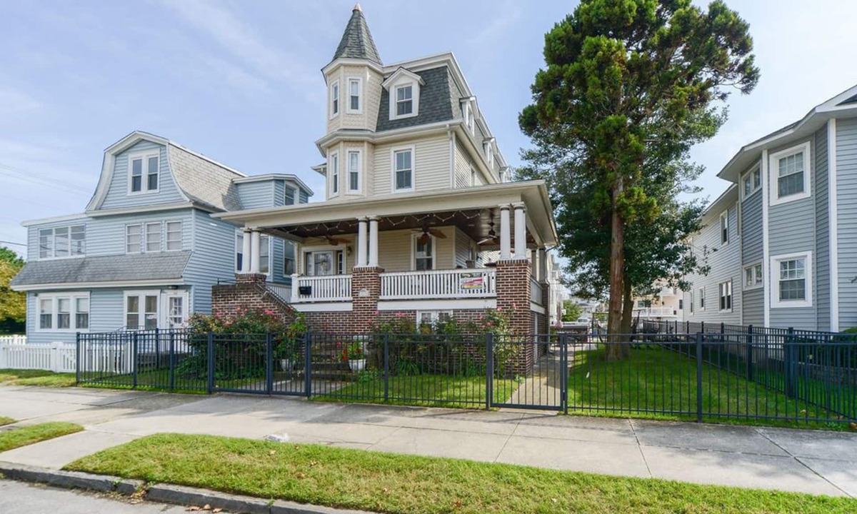 North End House | Gorgeous 5 bedroom, 3.5 bath single family home