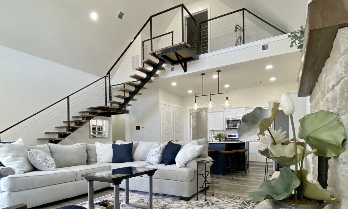 Vinita House | Gorgeous 'Hi-Tech' Lakeside Home! Book 3 Days Get 10% Off!