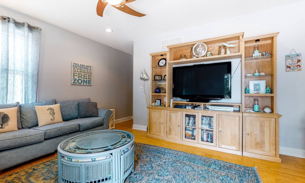 Country Club Estates House | Gorgeous home with private pool - dog-friendly - only three blocks to the beach