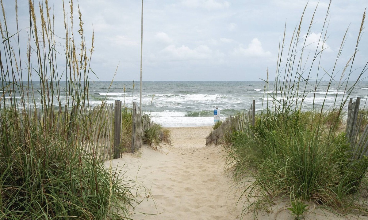 Duck House | Gorgeous house 3 min walk to ocean; community pool, Celebrate The Simple Life!