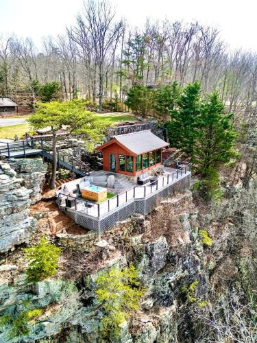 Menlo House | Gorgeous Tea House for Two with Incredible Views for the Ultimate Romantic Escape near Menlo, Georgia