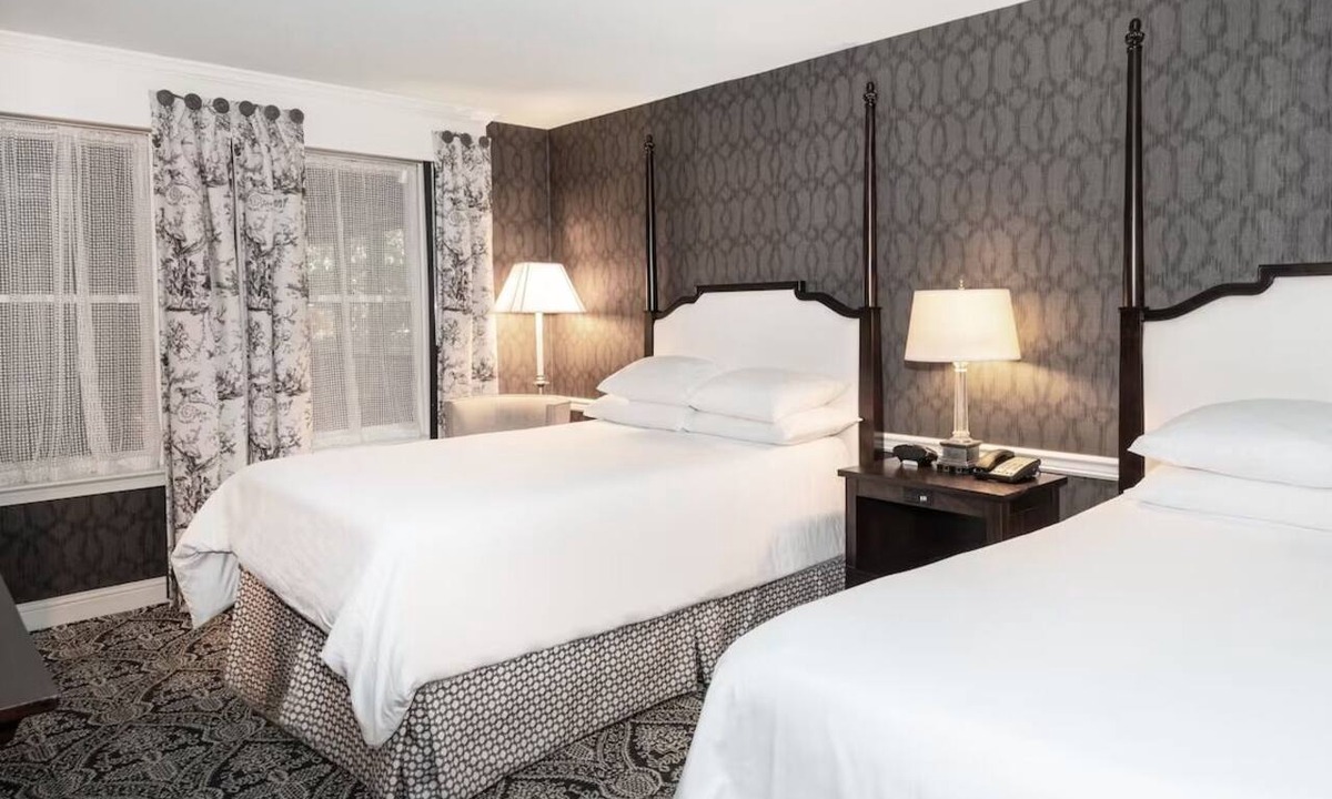 Historic District Hotel | Governor Calvert 2 Double Beds | Historic Inns | Near Naval Academy