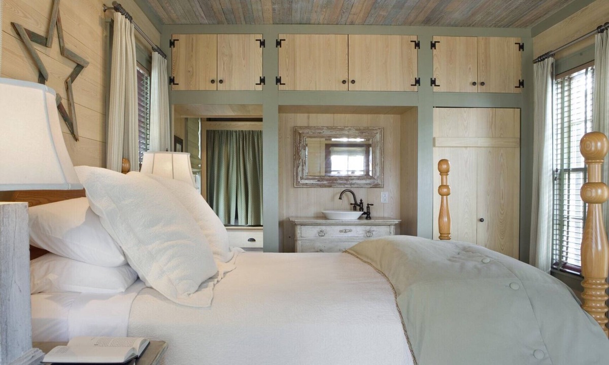 Oriental Cottage | Grady White Cottage w/Queen Bed - River Dunes