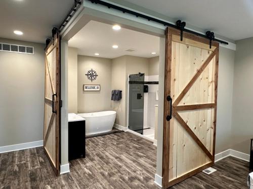 Bellevue House | Grand River Suite