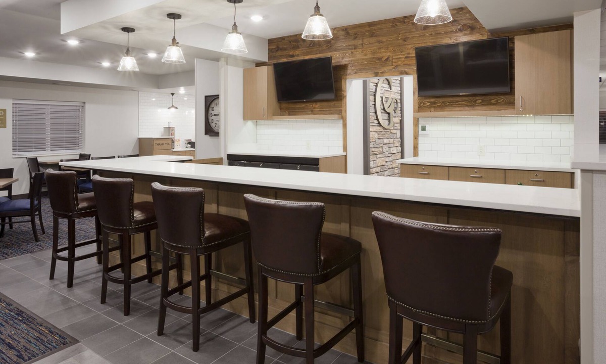 Rock Valley Hotel | GrandStay Hotel & Suites Rock Valley