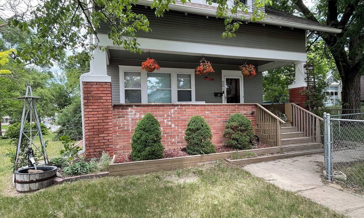 Chamberlain House | Grasslands Guesthouse Spacious 4bedroom,3 bath house in peaceful Chamberlain.