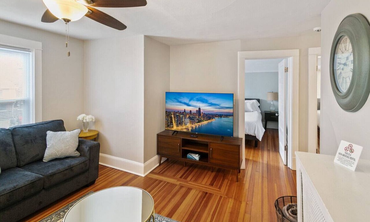 Libertyville Apartment | Great for families DT Libertyville Near Naval Base
