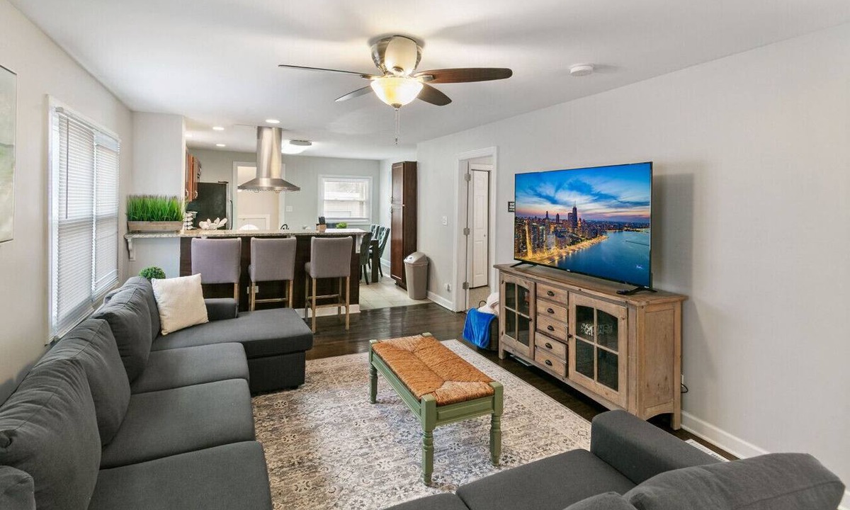 Libertyville Apartment | Great For Families DT Libertyville near Naval Base