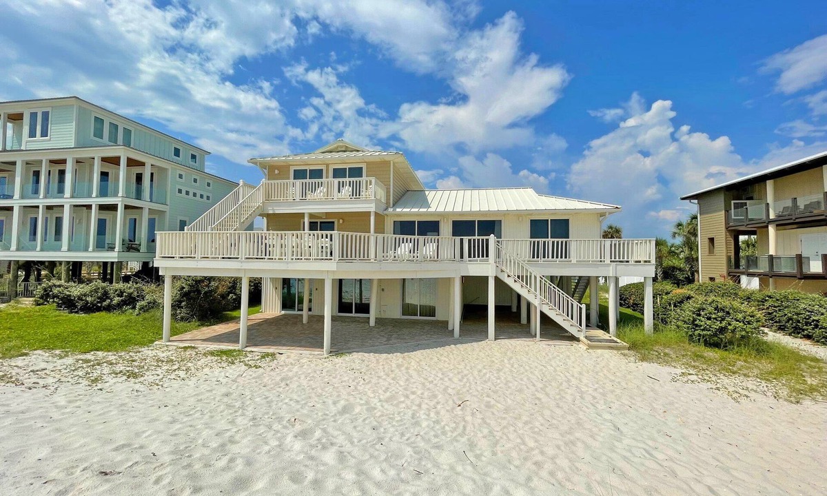 Villa Primera House | Great Gulf Front Family Home! Perfect for Intimate Weddings | Pet Friendly