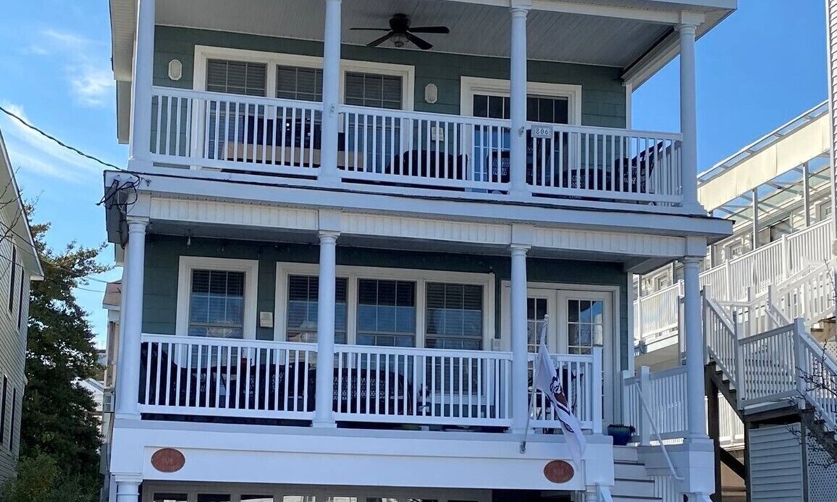 North End Condo | Great Location, Beach Block, Family Friendly with 2 King Master Suites!
