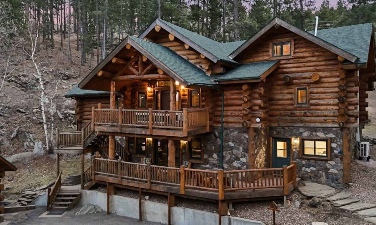Rapid City Cabin | Great Lodge at Hillside: Iconic 6K Sqft Log Lodge